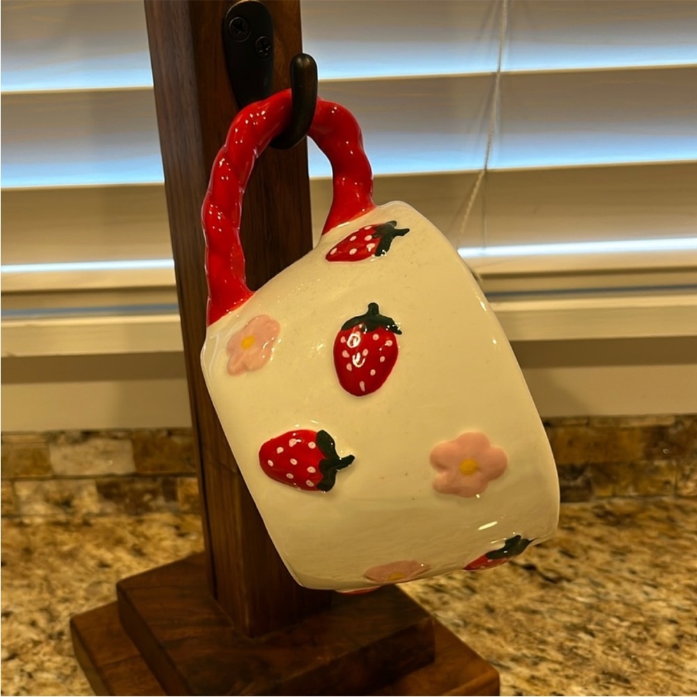 Dayna Lee Strawberry Flower Mug